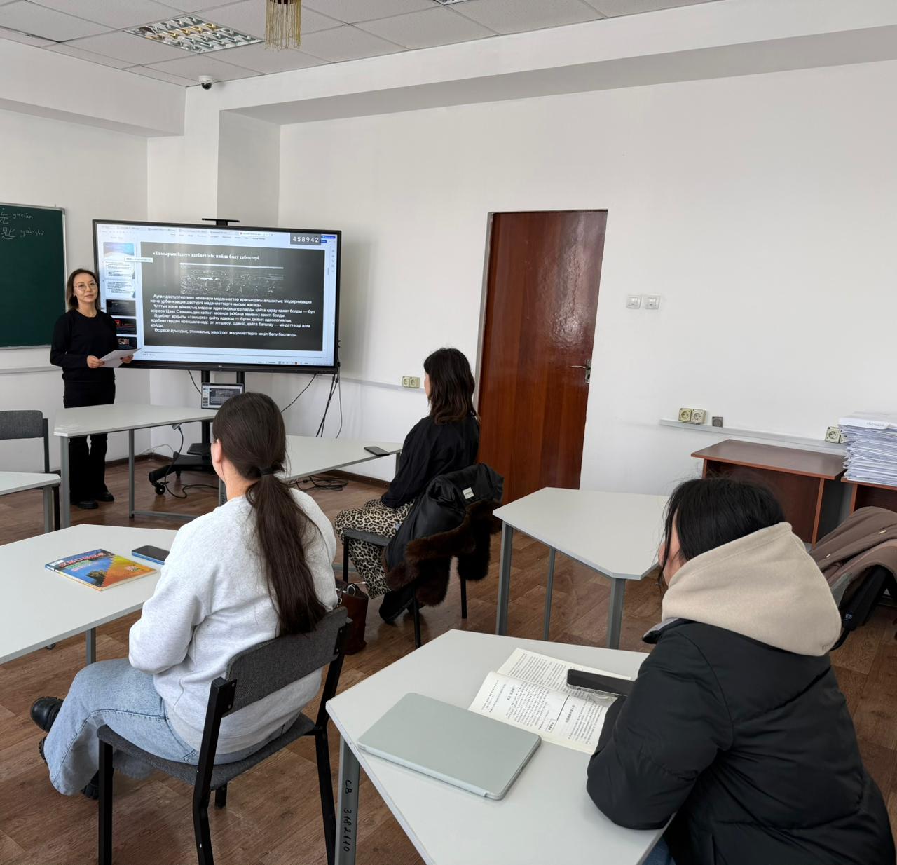 A PhD Student of the Department of Chinese Studies Conducted a Scientific Seminar on the Ideological Foundations of the “Root-Seeking” Movement in Chinese Literature